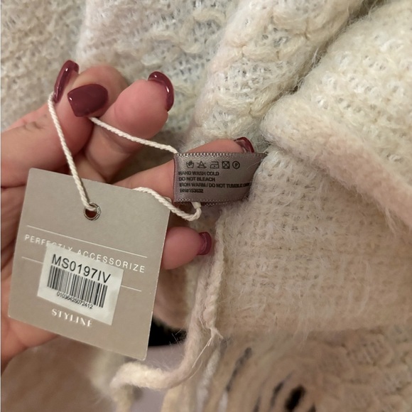 Beige Poncho Sweater One Size Fits All NWT - Picture 5 of 7